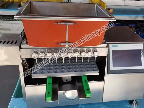 Máquina automática de fabricação de gomas em pequena escala
